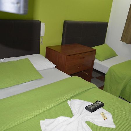 Hotel Las Palmas Fontibon Bogota Bagian luar foto